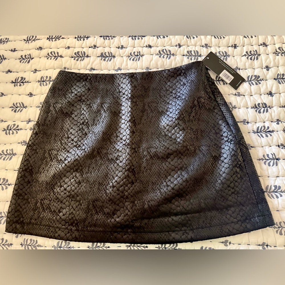 Elegant Black Snake Print A-Line Skirt nwt size L daily look